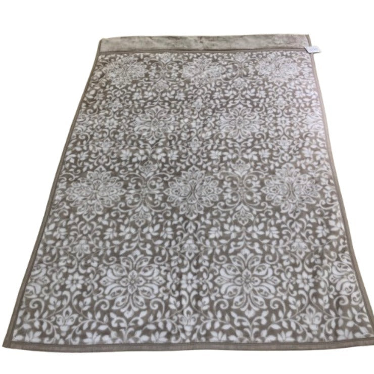 衿付き合わせ毛布（シングルサイズ・西川）オーナメント柄